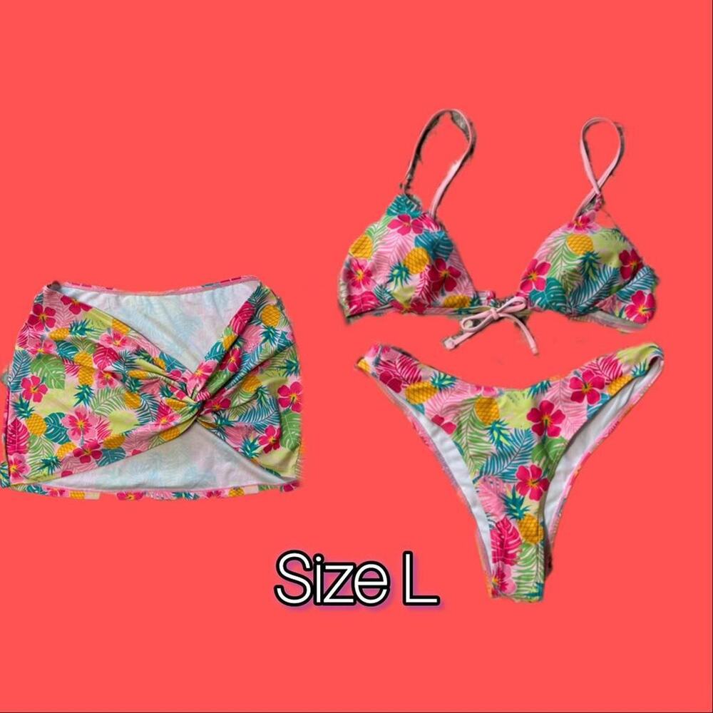 Multicoloured bikini set with tropical print
